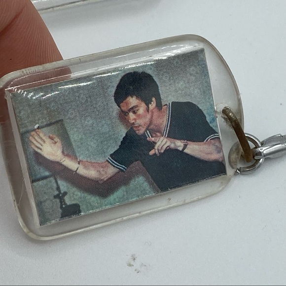 Vintage Bruce Lee Set of 2 Clear Photo Keychains - Picture 3 of 7